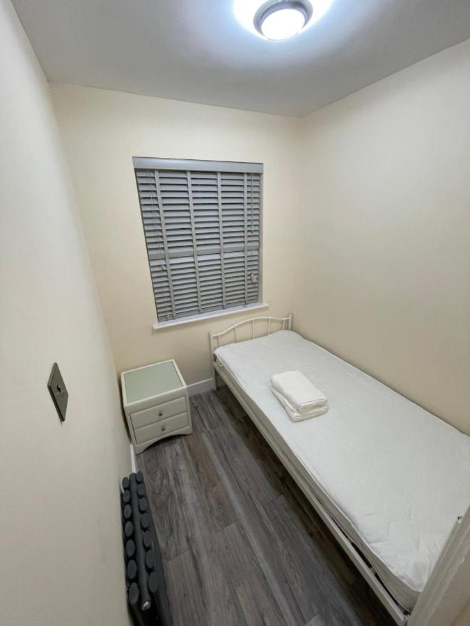 Modern 4-Bedroom Entire House With Garden Uxbridge Luaran gambar