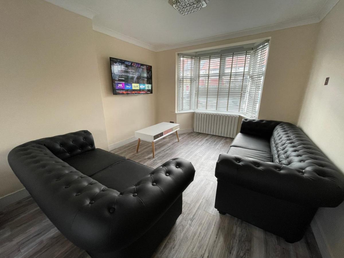 Modern 4-Bedroom Entire House With Garden Uxbridge Luaran gambar
