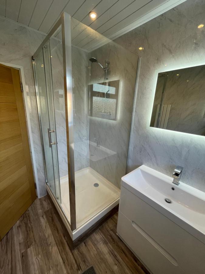 Modern 4-Bedroom Entire House With Garden Uxbridge Luaran gambar