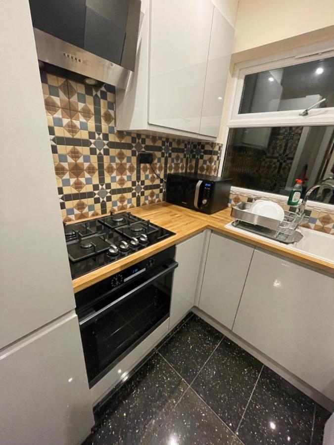 Modern 4-Bedroom Entire House With Garden Uxbridge Luaran gambar