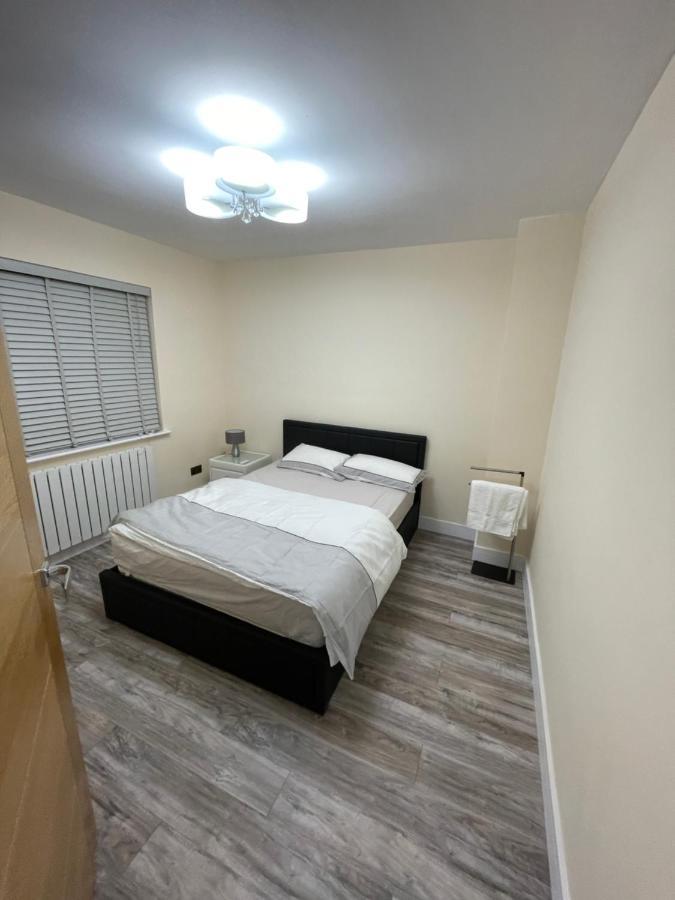 Modern 4-Bedroom Entire House With Garden Uxbridge Luaran gambar